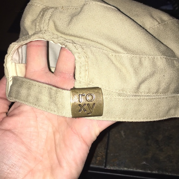 Tan roxy hat - Picture 3 of 4
